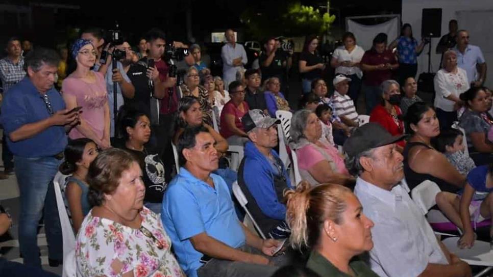 Entregan pavimentación e iluminan las calles de la colonia Azteca, en Mazatlán