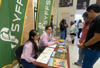 Estudiantes reciben ofertas de trabajo en la Feria del Empleo UAS 2022