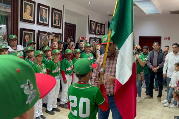 Alcalde de Culiacán abandera a la Selección Mexicana de Beisbol U10