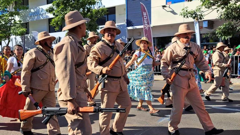 Realizan desfile conmemorativo al 112 aniversario de la Revolución Mexicana en Culiacán