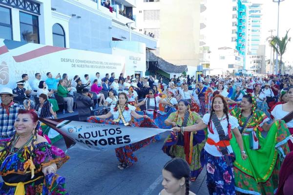 Con gran desfile conmemoran en Mazatlán los 112 aniversarios de la Revolución Mexicana