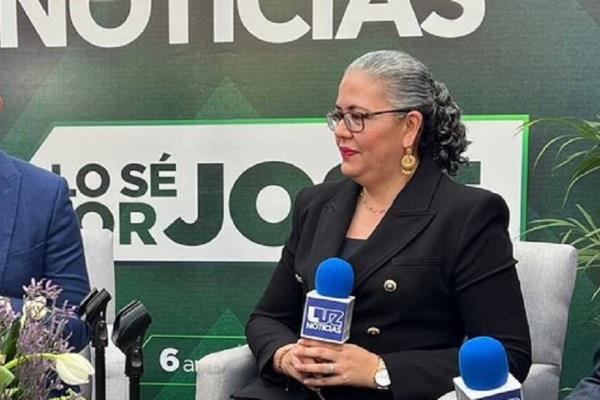 Con un 10, califica Graciela Domínguez a Rubén Rocha en educación