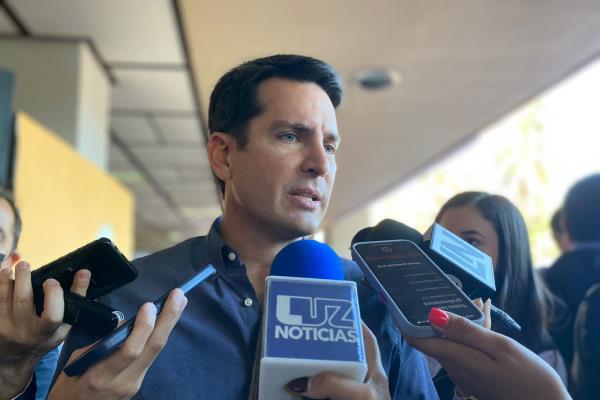 Se suma secretario de Economía a la marcha de AMLO