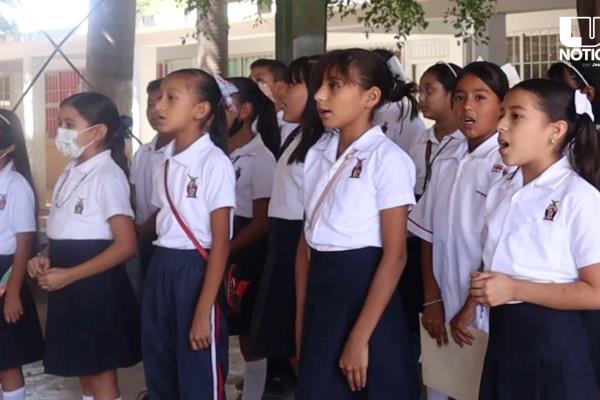 ¡Niños cantan himno nacional en Yoreme; reclaman respeto a pueblos originarios
