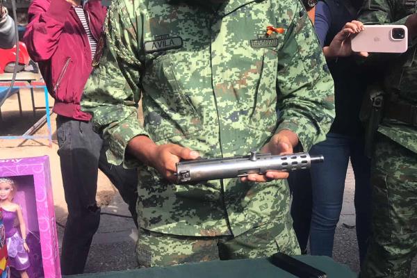 Una peligrosa sub ametralladora Uzi, es la primer arma canjeada en la campaña «Canje de Armas de Fuego» en Culiacán