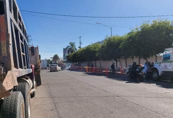 Transportistas de carga paran labores por falta de pago de empresa constructora en Los Mochis