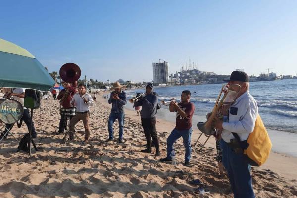 Músicos de Mazatlán arrancan las fechas decembrinas con el «pie derecho»