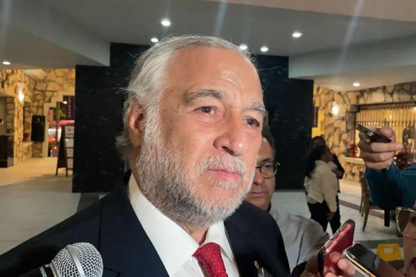 «Peleará» Miguel Torruco por bajar costos de vuelos para Mazatlán