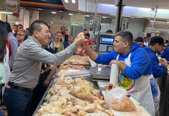 Sostiene el alcalde de Mazatlán acercamiento con locatarios y usuarios del mercado de la Juárez y su tianguis