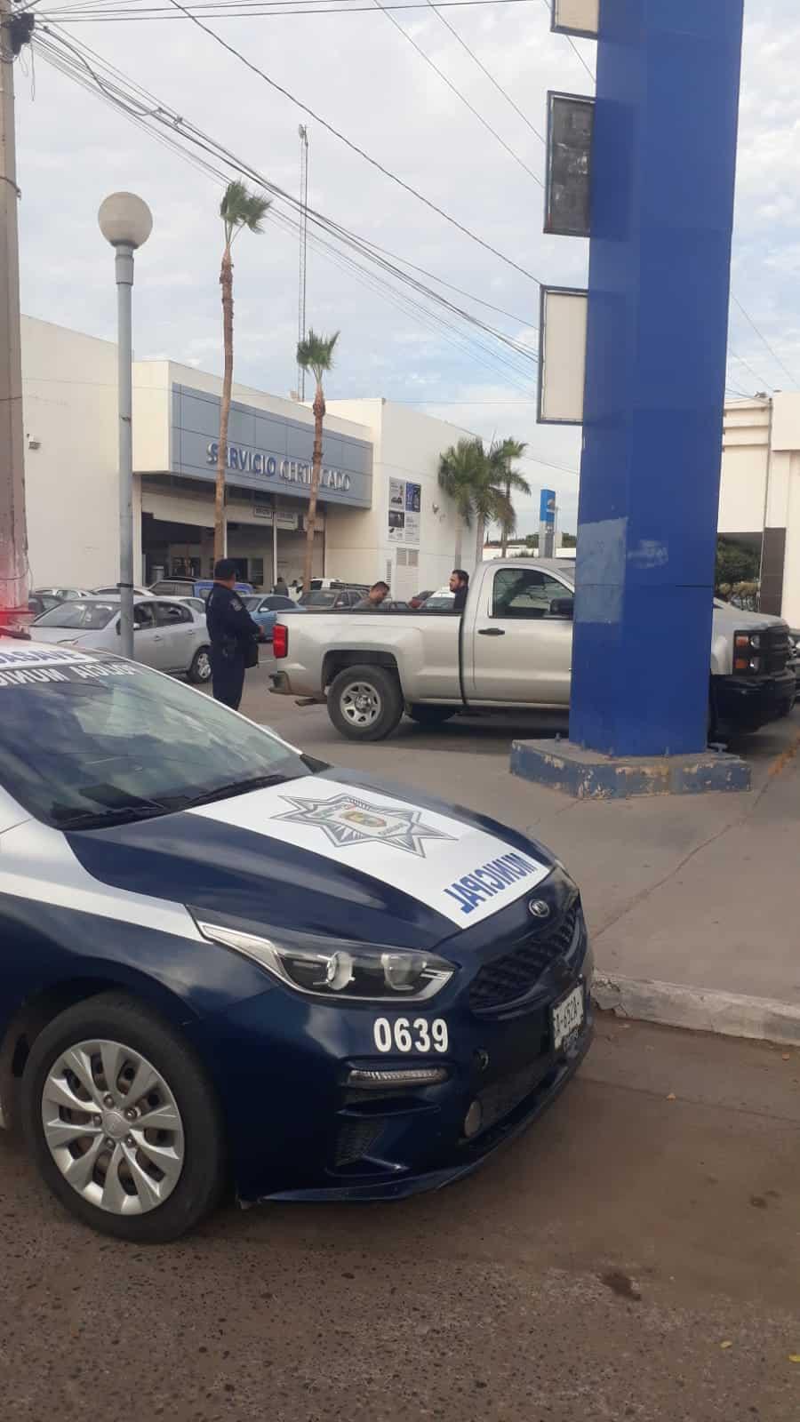 A punta de pistola y tras un cachazo en la sien, sujeto despoja dos maletines con dinero en Guasave