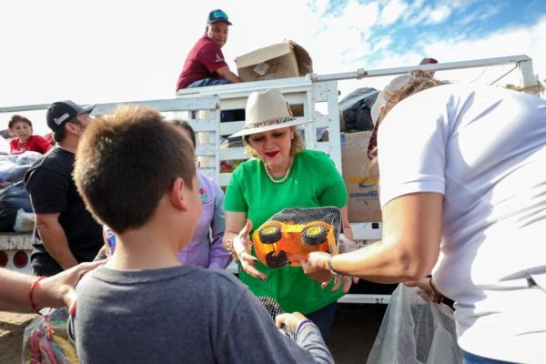 Eneyda Rocha encabeza inicio de Caravana Navideña de DIF Sinaloa