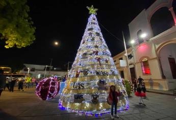 La Universidad Autónoma de Sinaloa enciende sus pinitos de Navidad en 5 municipios