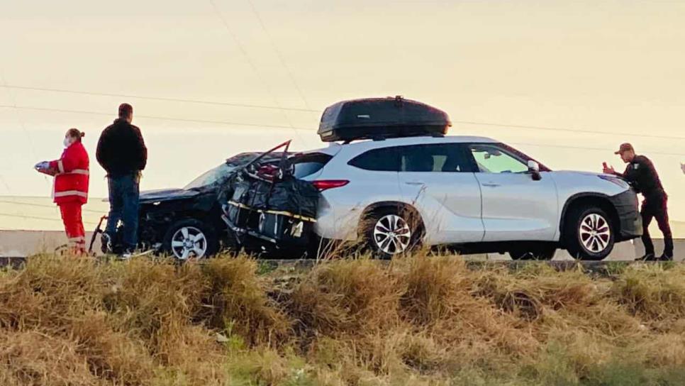 Paisanos chocan y causan caos vehicular en la México 15