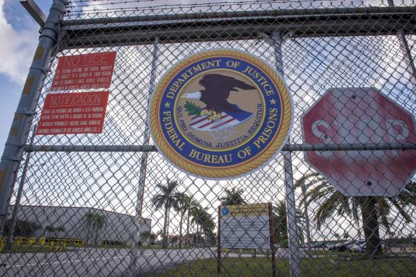 Informe revela miles de casos de abuso sexual en prisiones federales de EEUU