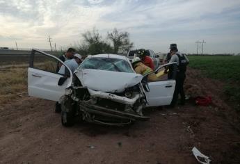 Se registran dos aparatosas volcaduras; mochitense en Juan José Ríos y familia en Ruiz Cortines