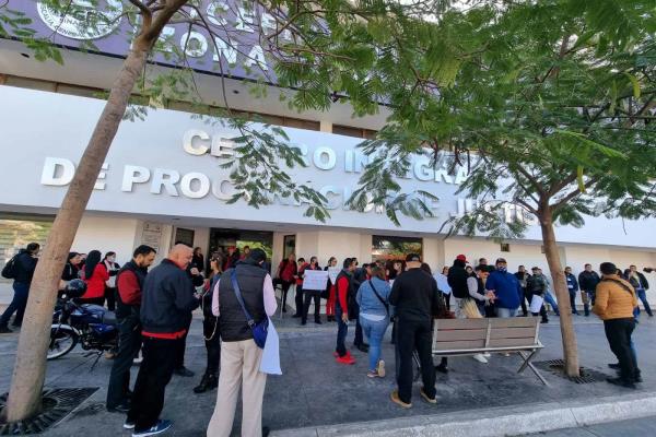 Tras 5 horas de paro laboral, Fiscalía de Sinaloa deposita aguinaldo a sus trabajadores