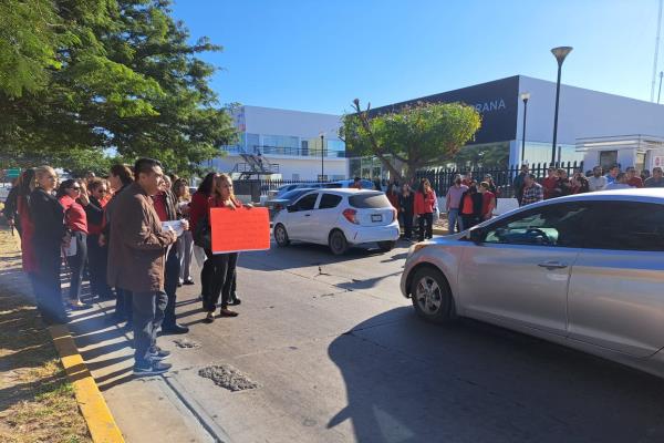 Trabajadores de la Fiscalía exigen pago de aguinaldo, no solo bono navideño