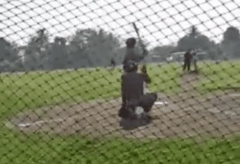 Asesinan a balazos a un hombre durante partido de beisbol | VIDEO