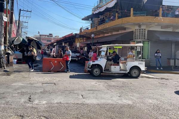Para evitar accidentes, cierran intermitentemente circulación en centro de Mazatlán