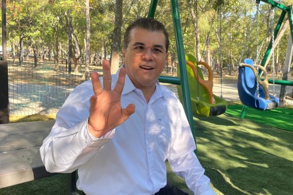 Alcalde le desea Feliz Navidad a los mazatlecos