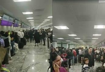 Cientos de pasajeros en aeropuertos se quedan varados en plena Navidad