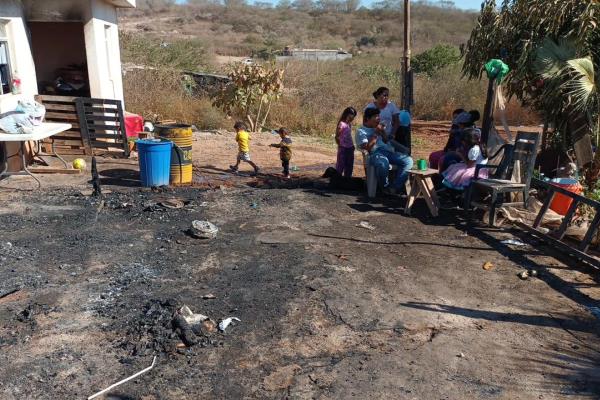 DIF Culiacán apoya a familias que se quedaron sin hogar por incendio