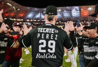 Tomateros rinde homenaje de despedida a Óliver Pérez