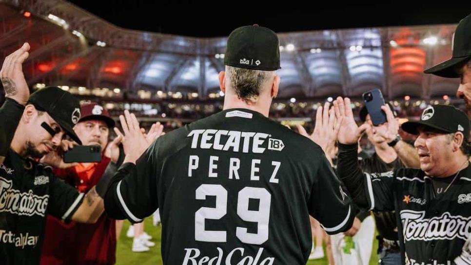 Tomateros rinde homenaje de despedida a Óliver Pérez