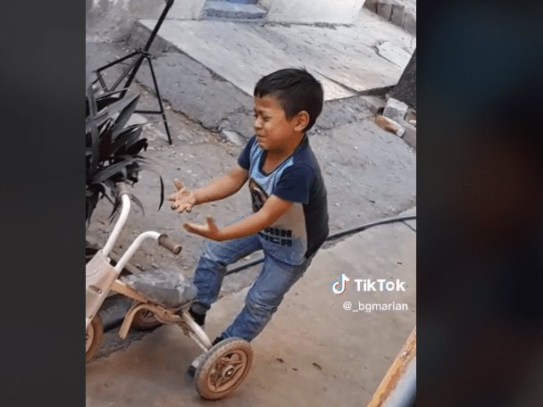 «Chucho», el niño viral en TikTok por el sentimiento con que canta canción de Amanda Miguel