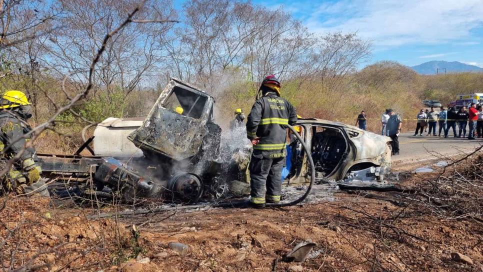 Suman 4 muertos tras choque de pipa y BMW en Sanalona