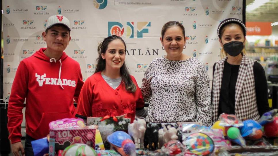 Grupo Venados se une a la campaña de entrega de juguetes de DIF Municipal