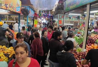 ¡Compras de pánico! Mazatlecos y turistas abarrotan el Mercado Pino Suárez