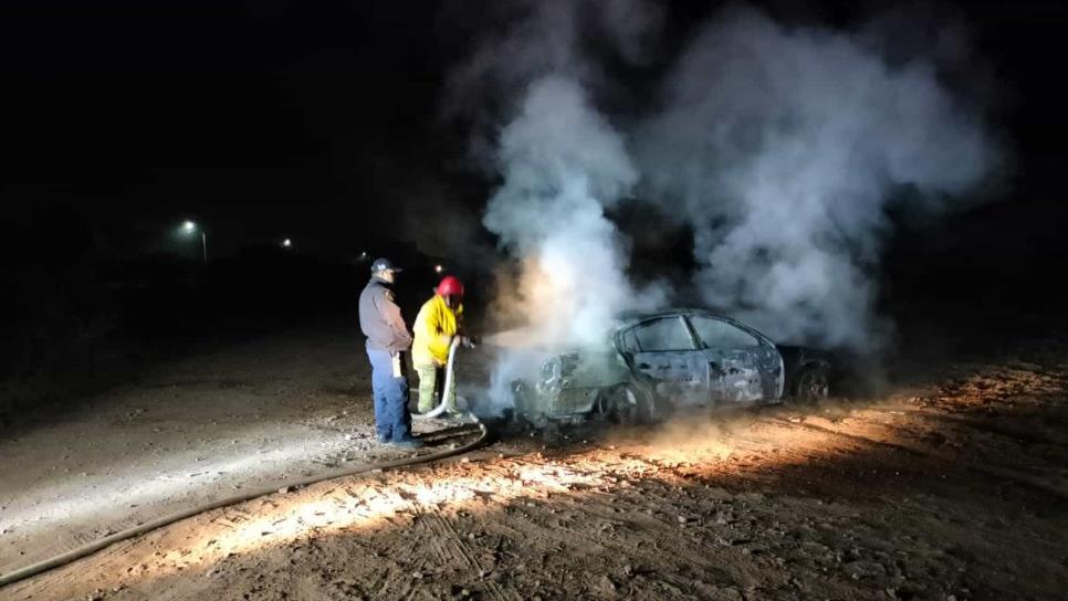 Abandonan carro que terminó calcinado en El Carrizo