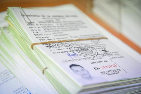 Denuncian corrupción al tramitar la cartilla en Ahome