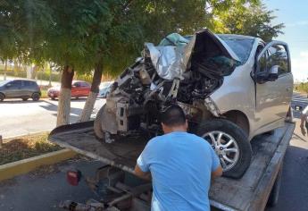 Choca contra árbol y muere, en la carretera Culiacán-Navolato