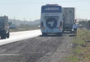 Choque de tráiler contra camión de pasajeros deja 8 lesionados en la México 15