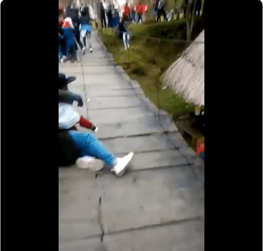 Colapsa puente en Chiapas con cientos de personas encima: VIDEO