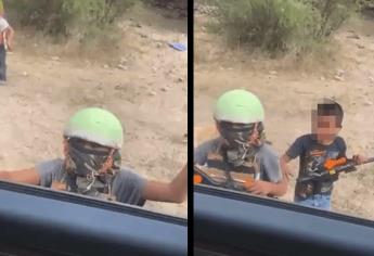 Niños juegan a ser sicarios; recrean retén ilegal en Sinaloa | VIDEO