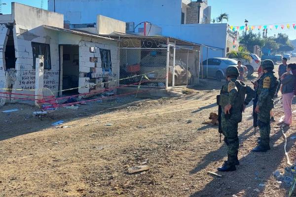 DIF Mazatlán ofrece apoyo a don Alejandro, adulto a quien le explotó su casa