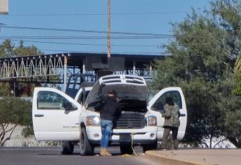 Sicarios caen al canal, sacan la camioneta pero se les queda descompuesta