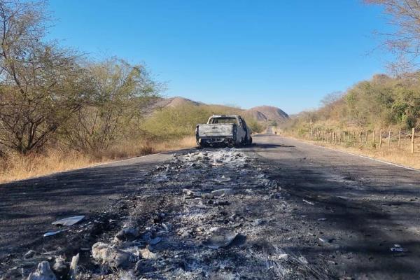 Encuentran cuerpo calcinado en camioneta quemada, en Jesús María