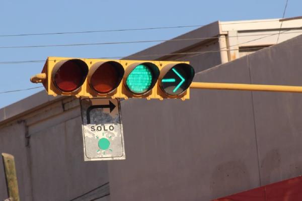 Por incremento vehicular proyectan instalar 20 semáforos en Los Mochis