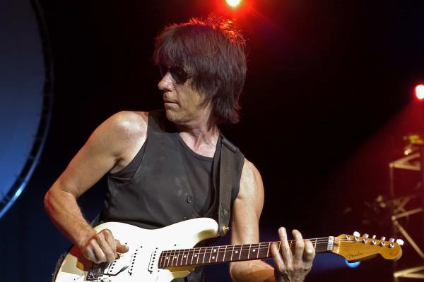Murió Jeff Beck; de los mejores guitarristas del mundo