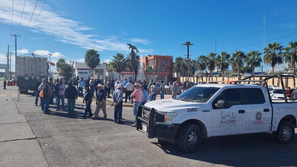 Se manifiestan transportistas sobre la Mochis-Topolobampo