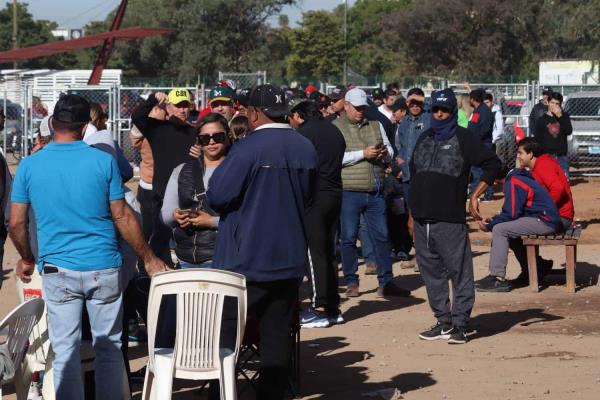 Afición de Los Cañeros confía en que el equipo logrará la victoria ante Yaquis