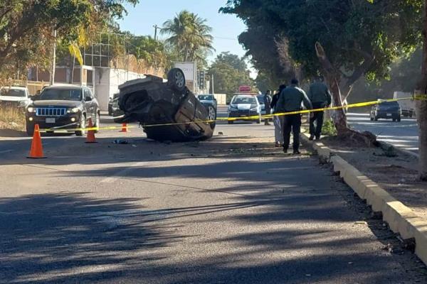 Trabajador de la SSP muere tras volcar en la carretera Culiacán-Navolato