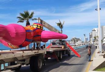 Llegan los monigotes al Malecón de Mazatlán ¡Ya huele a Carnaval!