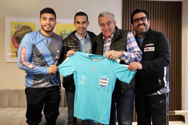Rocha Moya recibe a árbitro sinaloense mundialista César Arturo Ramos
