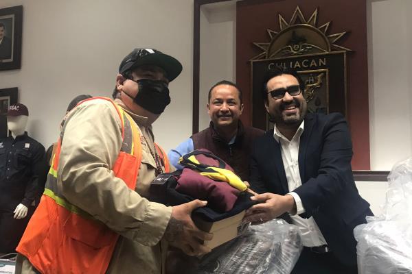 Entregan uniformes a sindicalizados del Ayuntamiento de Culiacán