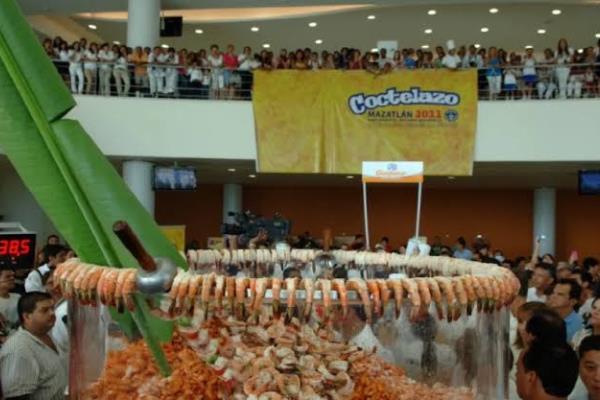 Mazatlán va por el récord Guinness del Coctel de Camarón más grande del mundo
